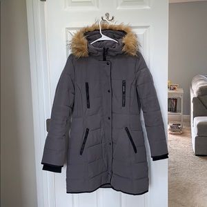 Guess parka with removable faux fur on the hood
